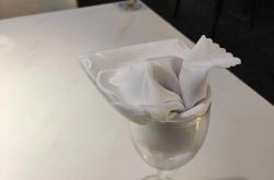 餐饮折花披肩的寓意