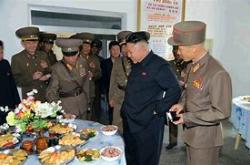 金正恩视察空降兵部队朝鲜军事力量的新展示