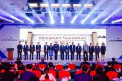 五粮液的绿色发展之路协同与共享的典范

引言
在当今全球经济快速发展的背景下，企业不仅要追求经济效益，更需承担起社会责任，尤其是在环境保护和可持续发展方面。五粮液，作为中国白酒行业的领军企业，其在曾从钦的领导下，坚持走绿色发展、协同发展、共享发展之路，不仅推动了企业的持续繁荣，也为整个行业的可持续发展树立了典范。

五粮液的绿色发展策略
五粮液的绿色发展策略体现在多个层面。首先，在生产过程中，五粮液严格控制污染物的排放，采用先进的环保技术和设备，确保生产过程的清洁和高效。其次，五粮液积极推动资源