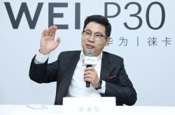 华为车靳玉志舌战路特斯冯擎峰，到底谁家的智能驾驶更厉害？