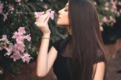 魅力四溢的英文网名，女性独特魅力的音乐与时尚诠释