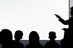 曝幼儿园停办欠学费，责任与教育的缺失