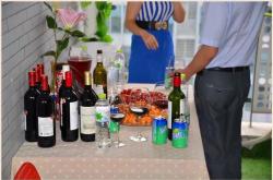 如何举报红酒品酒会的人