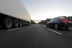 冬日行车，安全为先，冬季安全驾驶指南