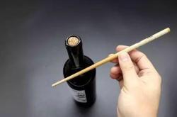 红酒瓶塞中间烂了怎样打开