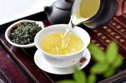 酒店服务员送茶水标准动作