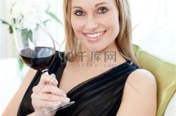 漂亮大美女喝红酒的头像