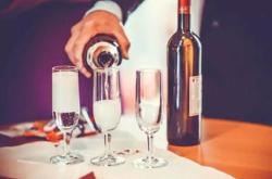 晚上看电视能喝红酒吗视频教程