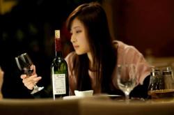 吃饭喝红酒怎么配说说