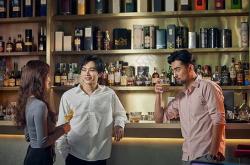 高中男女去酒吧喝红酒怎么样