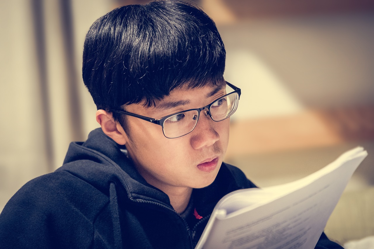 华春莹发18组对比图，揭示真相与误解的较量