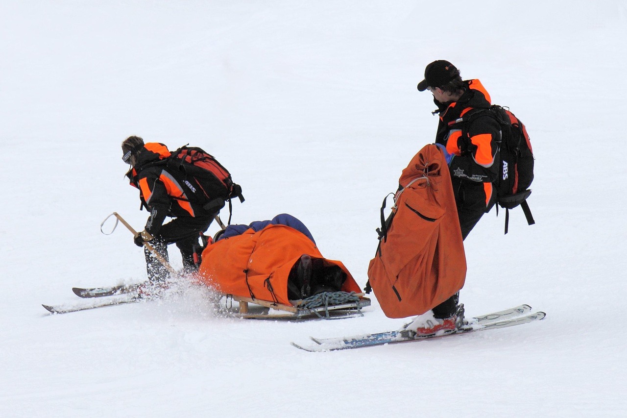 冬季行车安全指南，如何在冰雪中安全驾驶