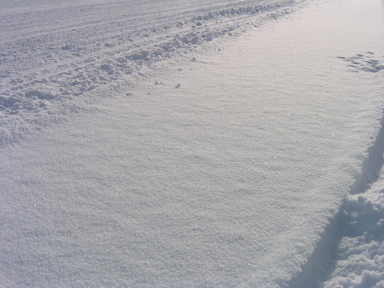 冬季行车安全指南，如何在冰天雪地中稳驾护航