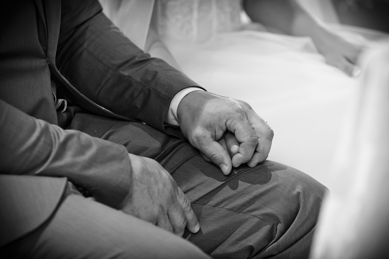 婚姻中的背叛，理解男主出轨的心理与应对策略